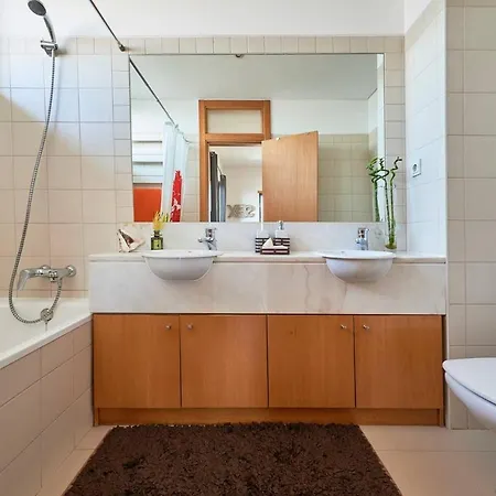 Beautiful River View Apartment Lisbon
