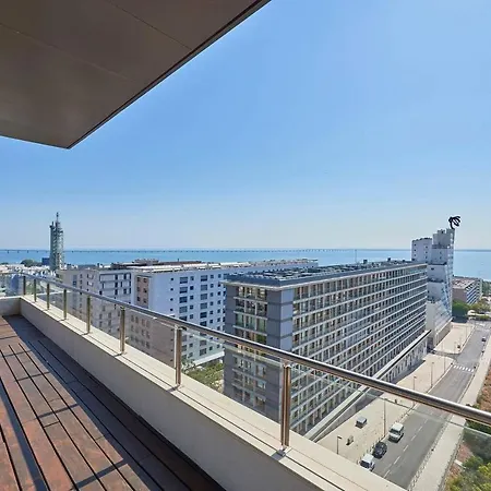 Beautiful River View Apartment Lisbon