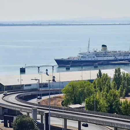 Beautiful River View Lisboa