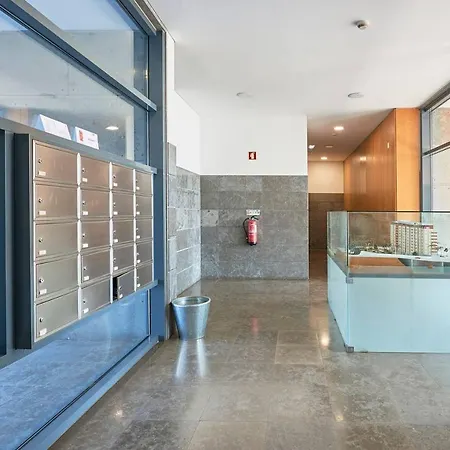 Beautiful River View Apartment Lisbon